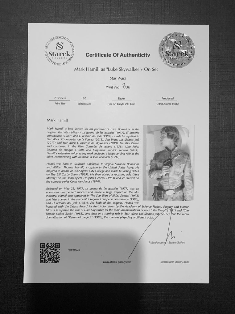 Star Wars, Mark Hamill as "Luke Skywalker" on Set - Fine Art Photography - Luxury Wooden Framed 70X50 cm - Limited Edition Nr 01 of 30 - Serial ID 17975 - Original Certificate (COA), Hologram - 100% New. Shipping Reduction from 3 items #1.0