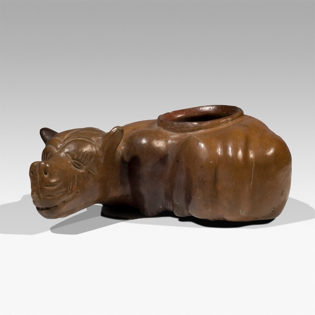 墨西哥特奧蒂瓦坎 Terracotta 小型雕刻容器狗。西元前 150 年 - 西元 600 年。 13 公分長。擁有西班牙出口許可證。 #1.1