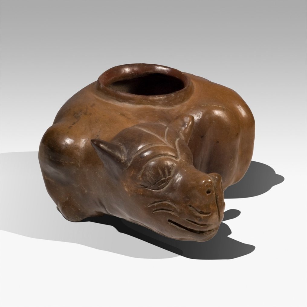 墨西哥特奧蒂瓦坎 Terracotta 小型雕刻容器狗。西元前 150 年 - 西元 600 年。 13 公分長。擁有西班牙出口許可證。 #1.2