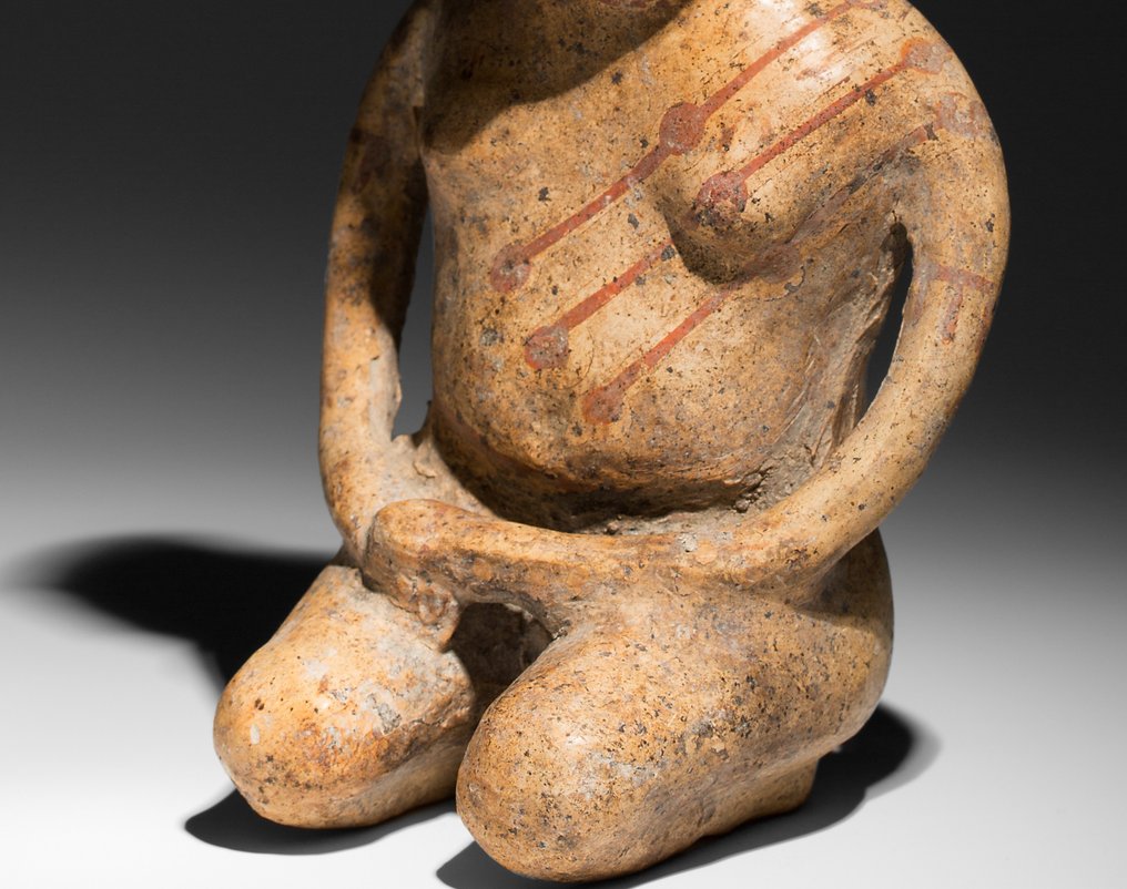 Chinese Nayarit Mexico. Terrakotta Sittende kvinnefigur. 100 f.Kr. - 250 e.Kr. 22,2 cm. H. Intakt. TL test. Spansk importlisens. #2.1