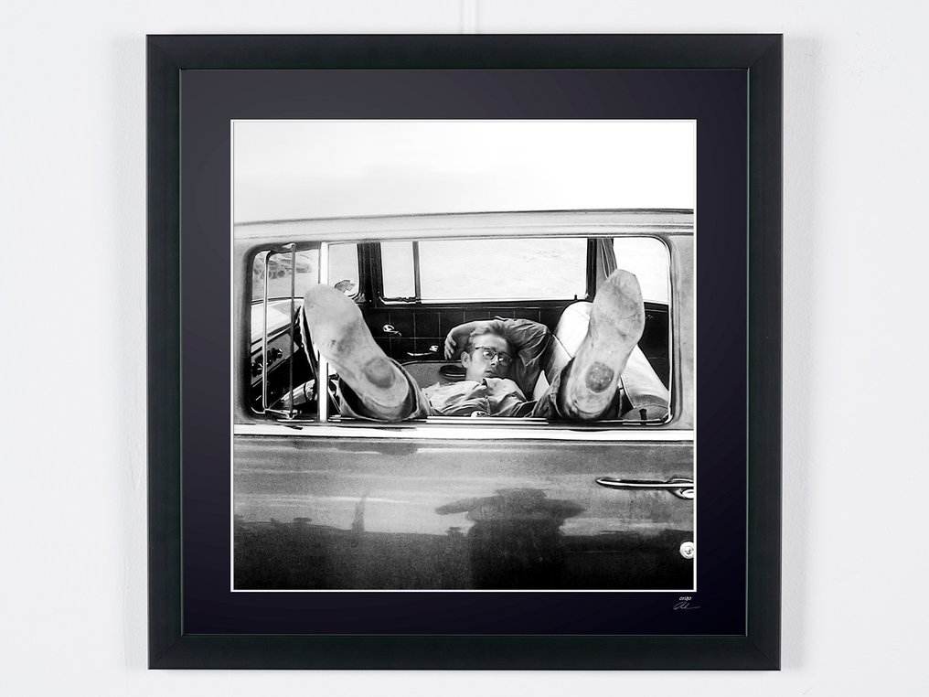 James Dean: Behind the Scenes of Giant 1957 - Fine Art Photography - Luxury Wooden Framed 70X50 cm - Limited Edition Nr 01 of 20 - Serial 17577 - Original Certificate (COA), Hologram - 100% New. Shipping Reduction from 3 items #1.0