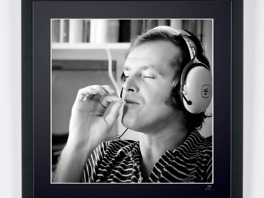 Jack Nicholson listening to records in his home, 1969 - Fine Art Photography - Luxury Wooden Framed 70X50 cm - Limited Edition Nr 04 of 20 - Serial ID 17571 - Original Certificate (COA), Hologram - 100% New. Shipping Reduction from 3 items #3.2