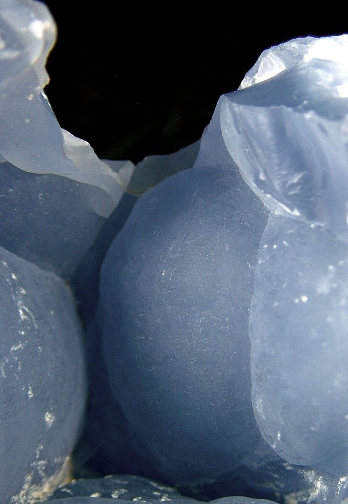 CW0525 Very Colorful Chalcedony Geode - Height: 60 mm - Width: 80 mm- 182 g - (1) #4.3