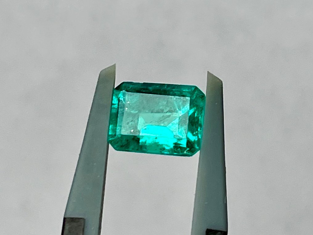 Grønn Smaragd  - 0.95 ct - Edelstensundersøkelse sveitsisk laboratorier (GRS) #1.1