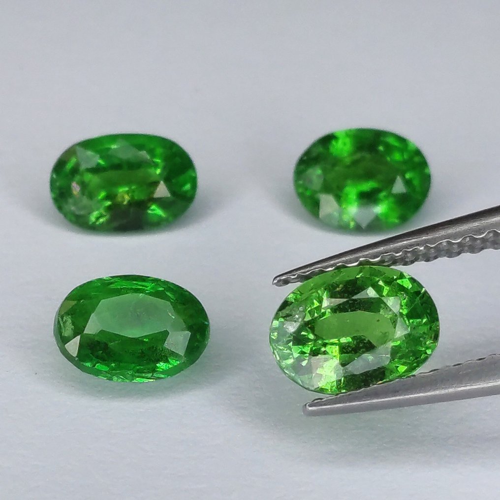 4 pcs  Grøn Tsavorit  - 2.24 ct - Antwerp Laboratory for Gemstone Testing (ALGT) - 08685612 #1.0