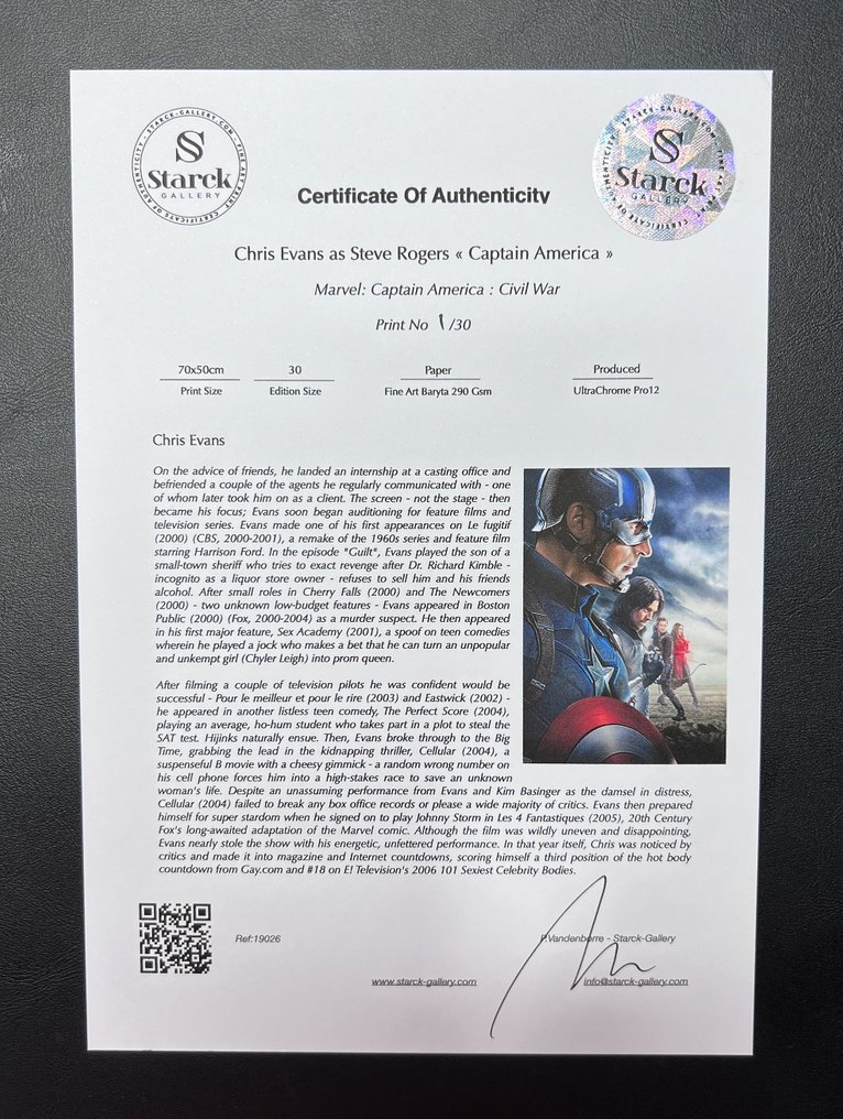 Marvel: Captain America, Chris Evans as Steve Rogers « Captain America » - Fine Art Photography - Luxury Wooden Frame 70X50 cm - Limited Edition 02 of 30 - Serial 19026 - Original Certificate (COA), Hologram - 100% New. Shipping Reduction from 3 items #1.0