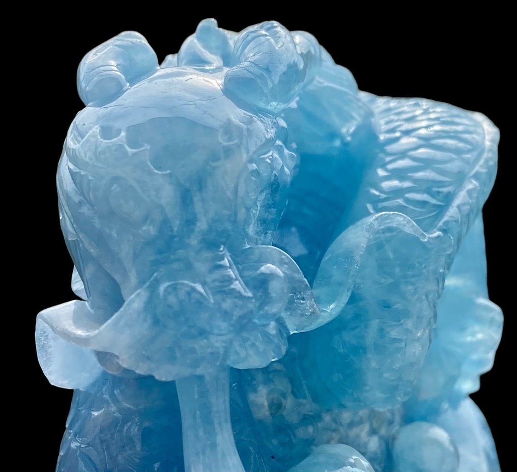 Aquamarine 2960 karat!!! Håndskulpturert drage på utrolig Aquamarine Crystal - Høyde: 84 mm - Bredde: 82 mm- 592 g #1.2