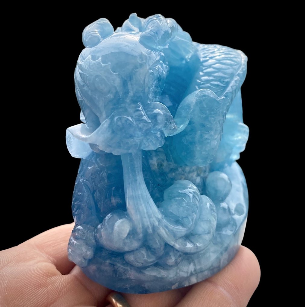 Aquamarine 2960 karat!!! Håndskulpturert drage på utrolig Aquamarine Crystal - Høyde: 84 mm - Bredde: 82 mm- 592 g #2.1
