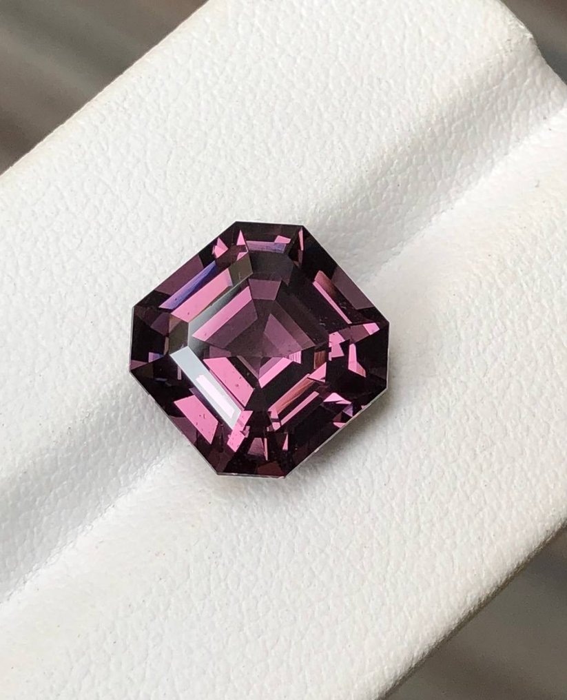 Espinela  - 7.64 ct - Lotus Gemology #3.2