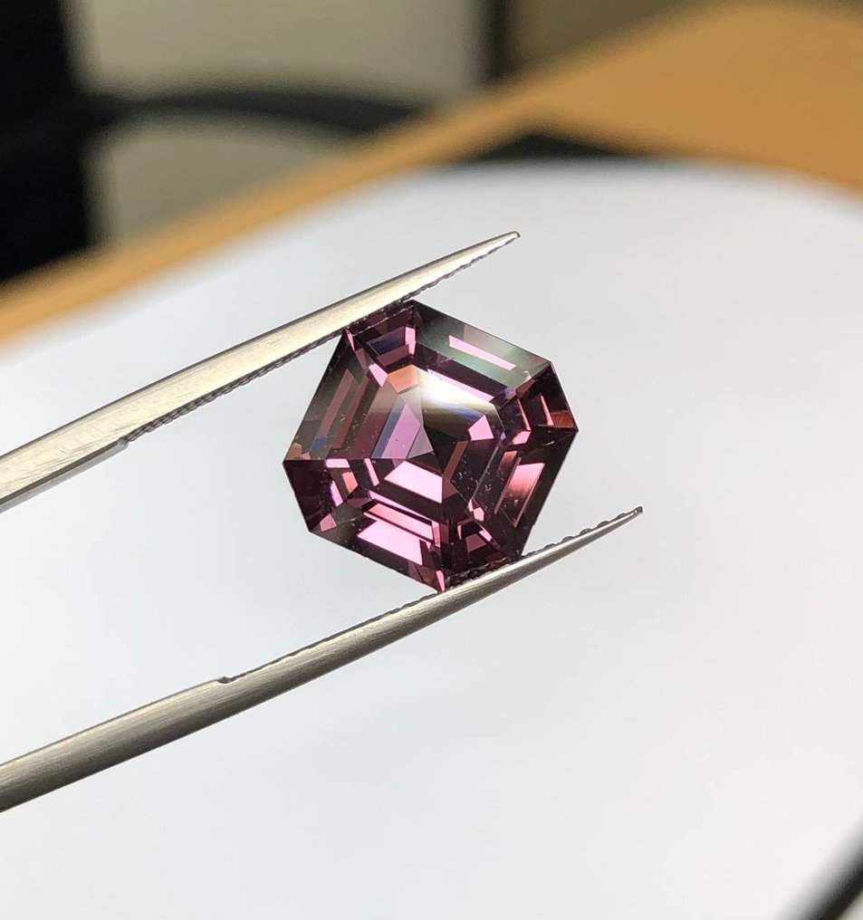 Espinela  - 7.64 ct - Lotus Gemology #1.0