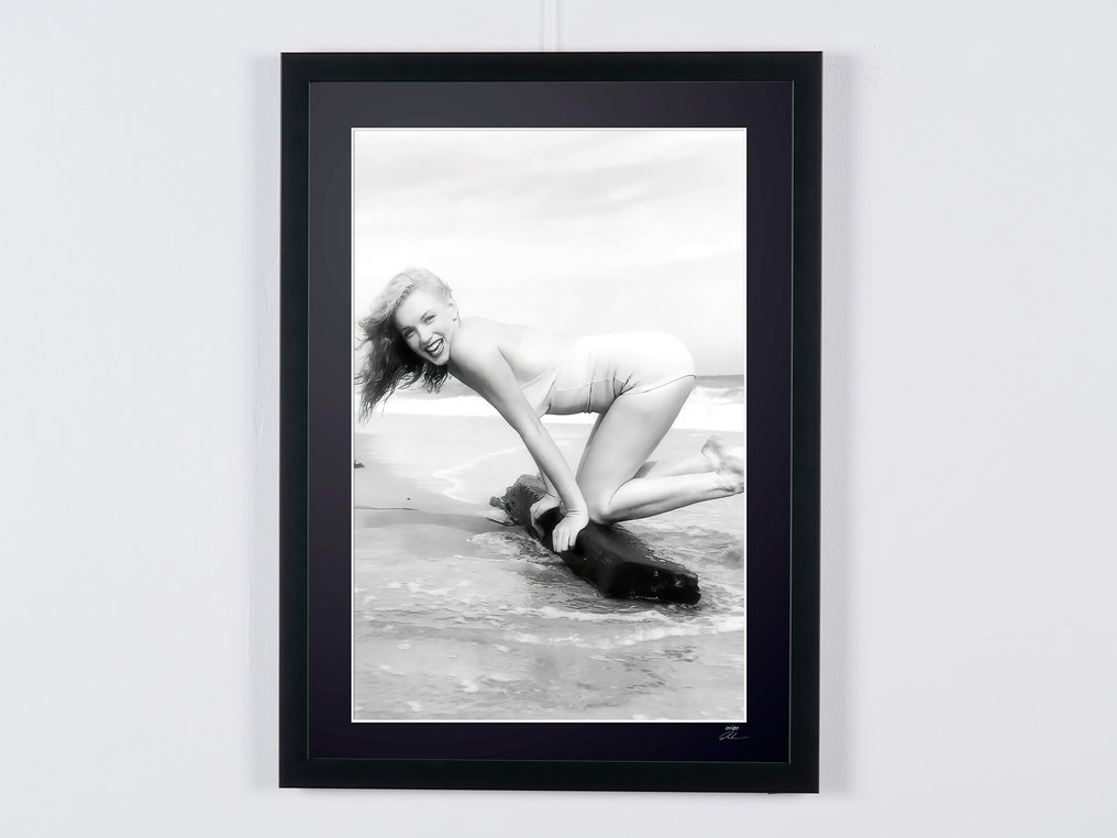 Marilyn Monroe circa 1945 - Fine Art Photography - Luxury Wooden Framed 70X50 cm - Limited Edition Nr 02 of 20 - Serial ID 20091 - Original Certificate (COA), Hologram - 100% New. Shipping Reduction from 3 items #1.0