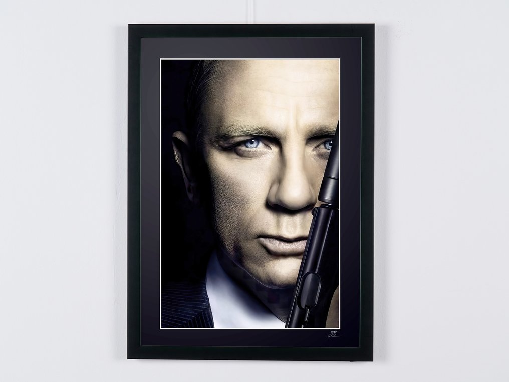 James Bond, Daniel Craig as 007 - Fine Art Photography - Luxury Wooden Framed 70X50 cm - Limited Edition Nr 01 of 30 - Serial ID 19102 - Original Certificate (COA), Hologram - 100% New. Shipping Reduction from 3 items #1.0