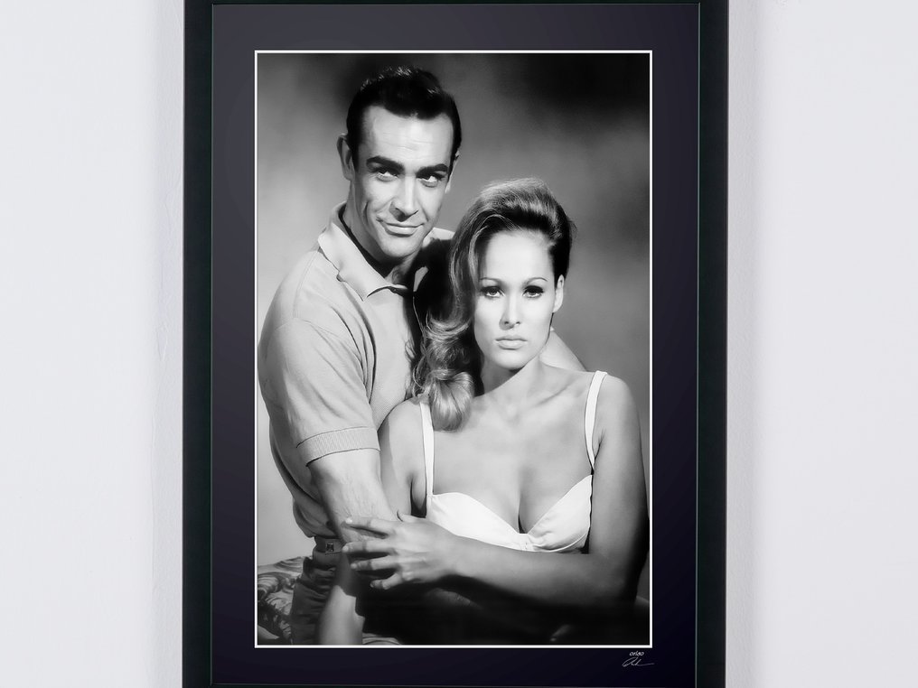 James Bond 007: Dr. No, Sean Connery & Ursula Andress - Fine Art Photography - Luxury Wooden Framed 70X50 cm - Limited Edition Nr 03 of 30 - Serial ID 19094 - Original Certificate (COA), Hologram - 100% New. Shipping Reduction from 3 items #3.2