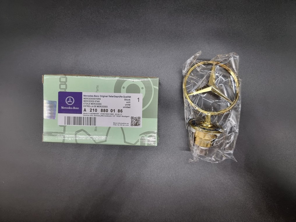 Badge Gold Edition! Mercedes Hood Star - Tyskland - 21. #4.3