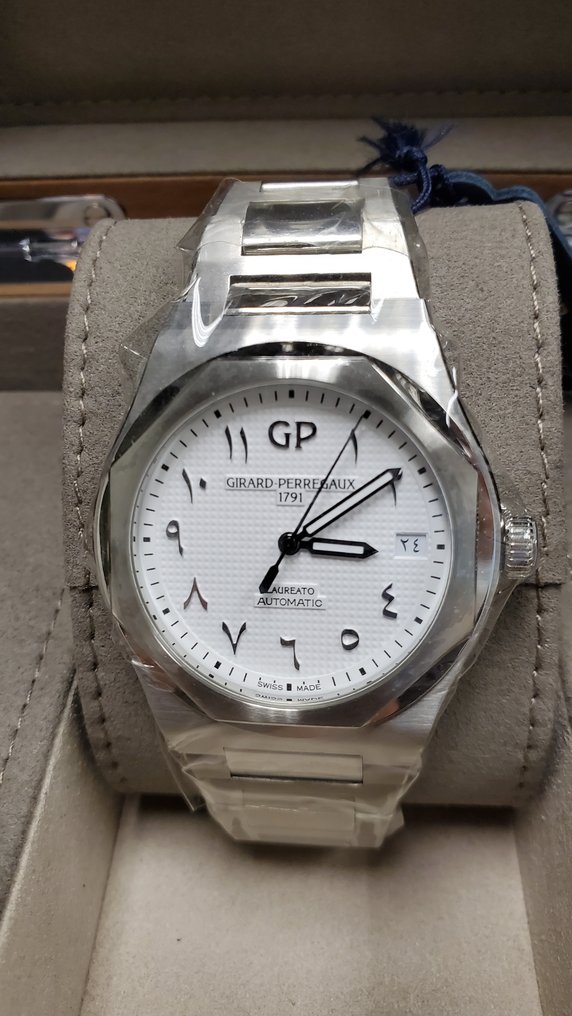 Girard-Perregaux - Laureato - 81010-11-1749-11A - Unisex - 2020+ #4.3