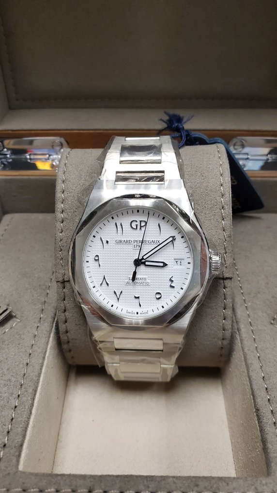 Girard-Perregaux - Laureato - 81010-11-1749-11A - Unisex - 2020+ #3.2