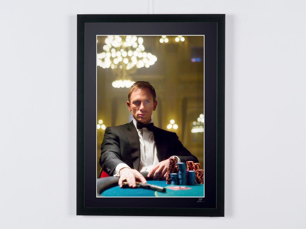 James Bond 007: Casino Royale - Daniel Craig as "James Bond 007 - Fine Art Photography - Luxury Wooden Framed 70X50 cm - Limited Edition Nr 01 of 30 - Serial ID 20475 - Original Certificate (COA), Hologram Logo Editor and QR Code - 100% New items. - 1 - Samleres udgave #1.1