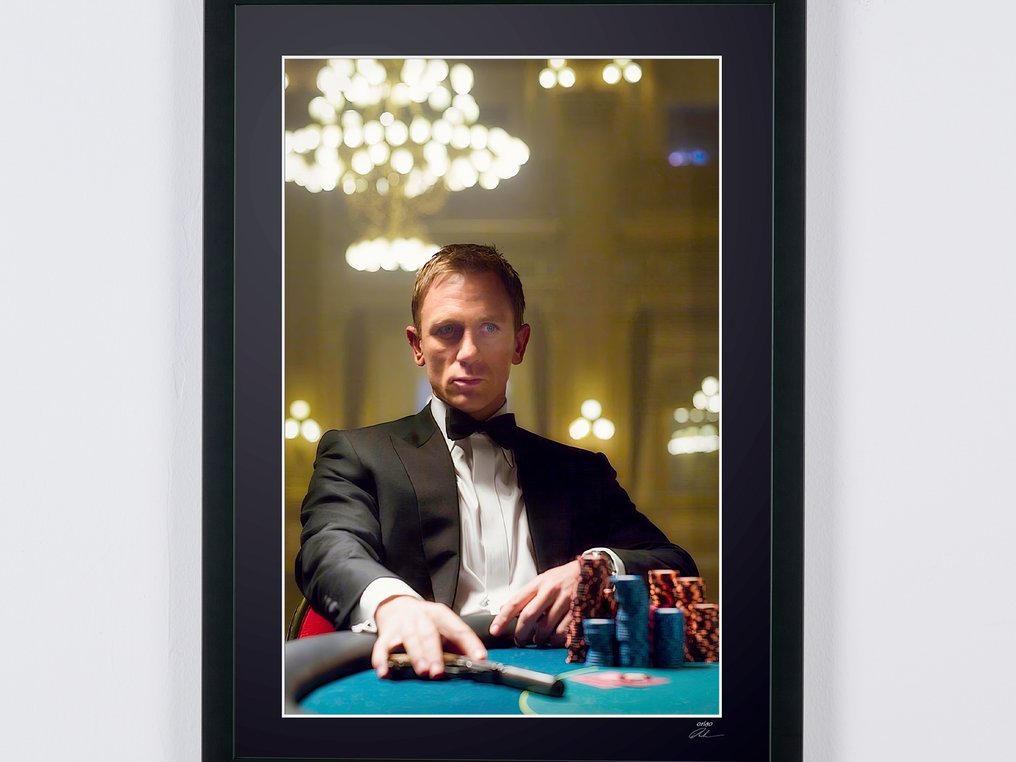 James Bond 007: Casino Royale - Daniel Craig as "James Bond 007 - Fine Art Photography - Luxury Wooden Framed 70X50 cm - Limited Edition Nr 01 of 30 - Serial ID 20475 - Original Certificate (COA), Hologram Logo Editor and QR Code - 100% New items. - 1 - Samleres udgave #2.2