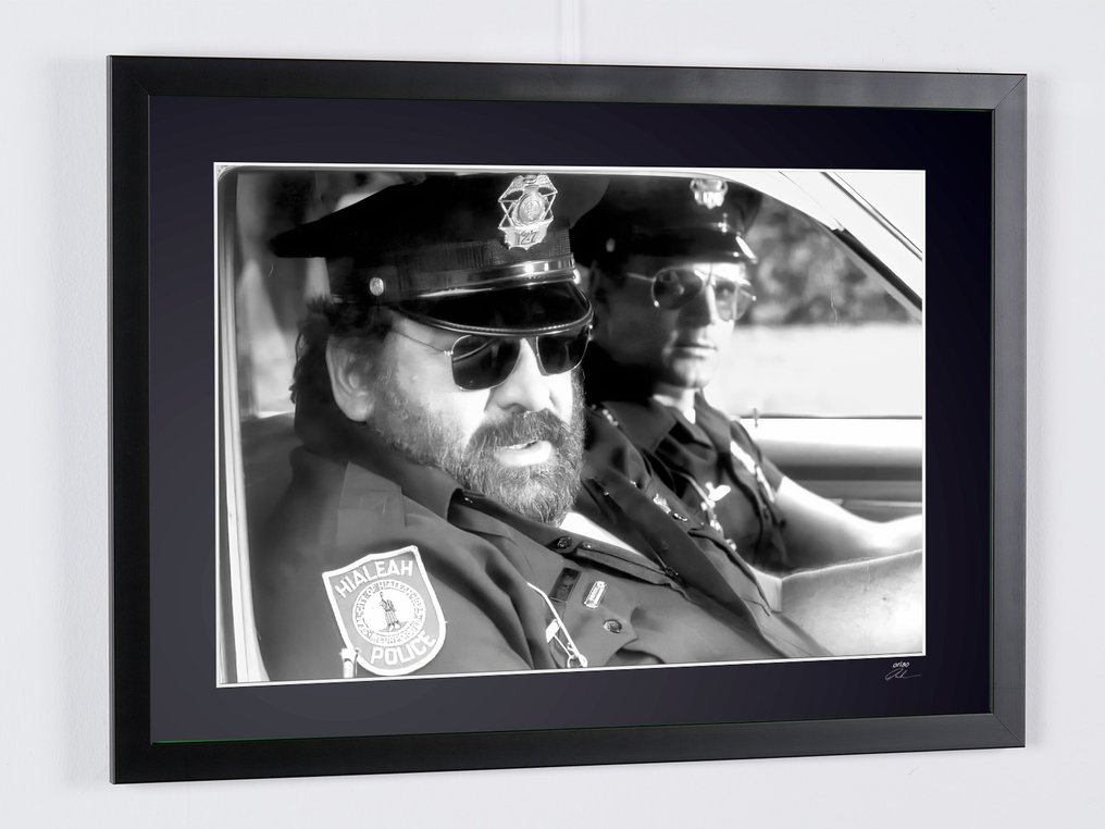 Bud Spencer & Terence Hill - Miami Supercops 1985 - Fine Art Photography - Luxury Wooden Frame 70X50 cm - Limited Edition 01 of 30 - Serial 19981 - Original Certificate (COA), Hologram - 100% New. Shipping Reduction from 3 items #4.3
