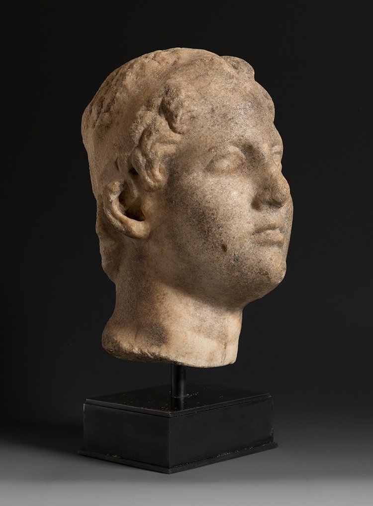Roma Antiga Mármore Cabeça de retrato de um menino. 20 cm H. Século I - III dC. Rosto bonito. #1.2