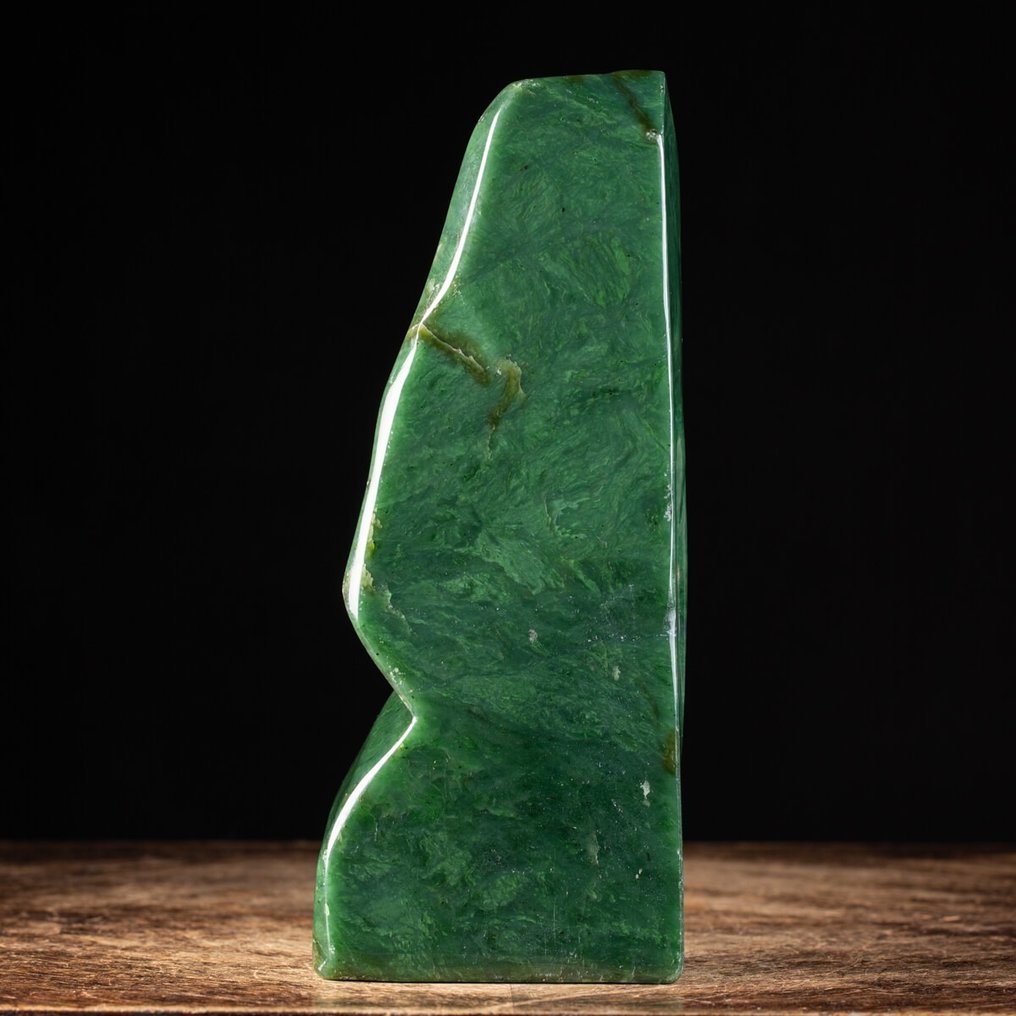 Νεφρίτης εξαιρετικής ποιότητας Ελεύθερη μορφή - Ύψος: 265 mm - Πλάτος: 100 mm- 3560 g #2.1