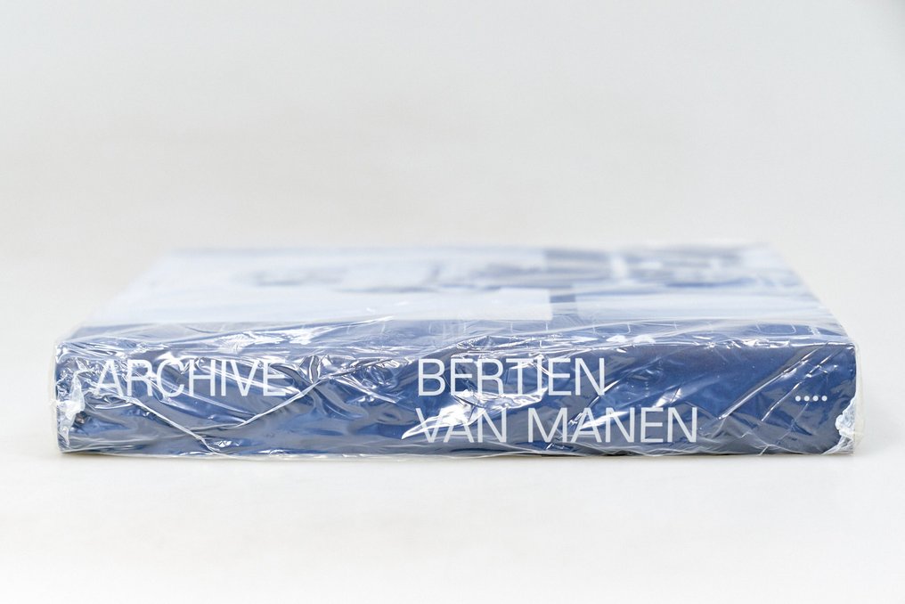 Signed; Bertien van Manen - Archive - 2021 #2.1