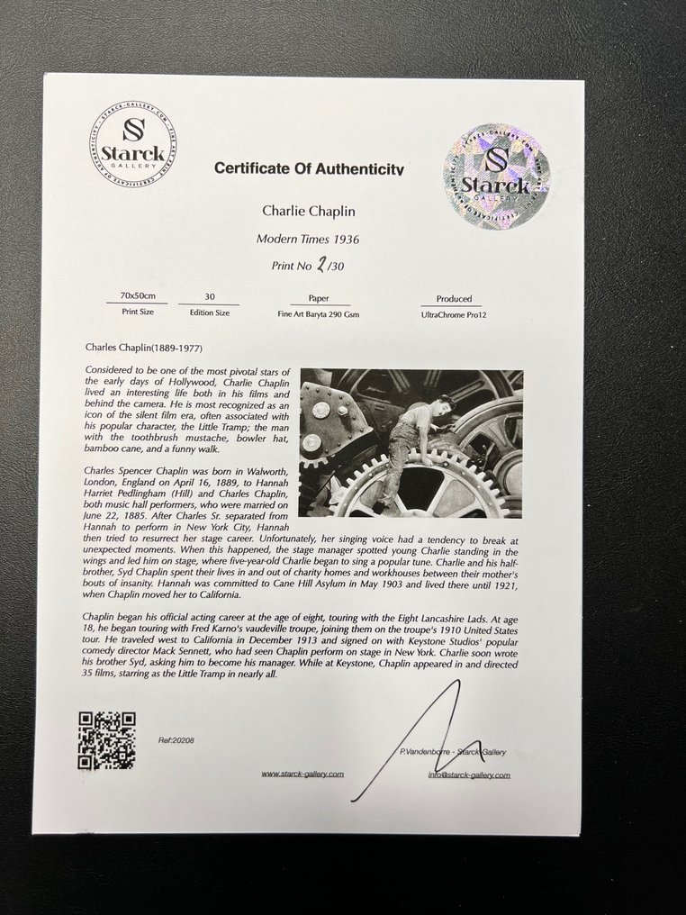 Charlie Chaplin - Modern Times 1936 - Fine Art Photography - Luxury Wooden Framed 70X50 cm - Limited Edition Nr 01 of 30 - Serial ID 20208 - Original Certificate (COA), Hologram - 100% New. Shipping Reduction from 3 items #1.0