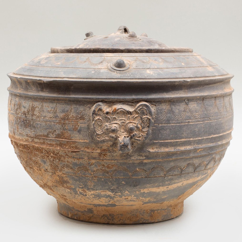 中国古代 Terracotta 带盖和龙的球形罐，公元前 475 - 221 年。高 30.5 厘米。 #1.1