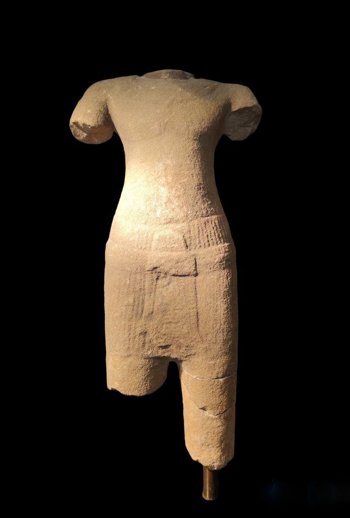 Khmer-riget var det største imperium i Sydøstasien Sten Stor Khmer-torso af Bayon-stilen lavet i sandsten. - 85.5 cm #1.1