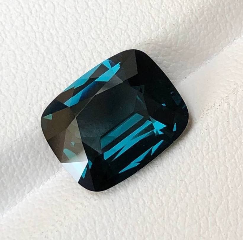 Spinell  - 4.64 ct - Lotus Gemology #1.0