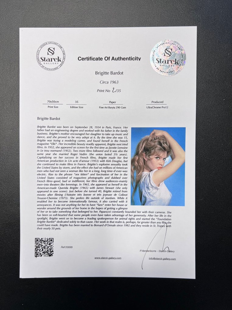 Brigitte Bardot - Circa 1963 - Fine Art Photography - Luxury Wooden Frame 70X50 cm - Limited Edition 01 of 30 - Serial 20099 - Original Certificate (COA), Hologram - 100% New. Shipping Reduction from 3 items #1.0