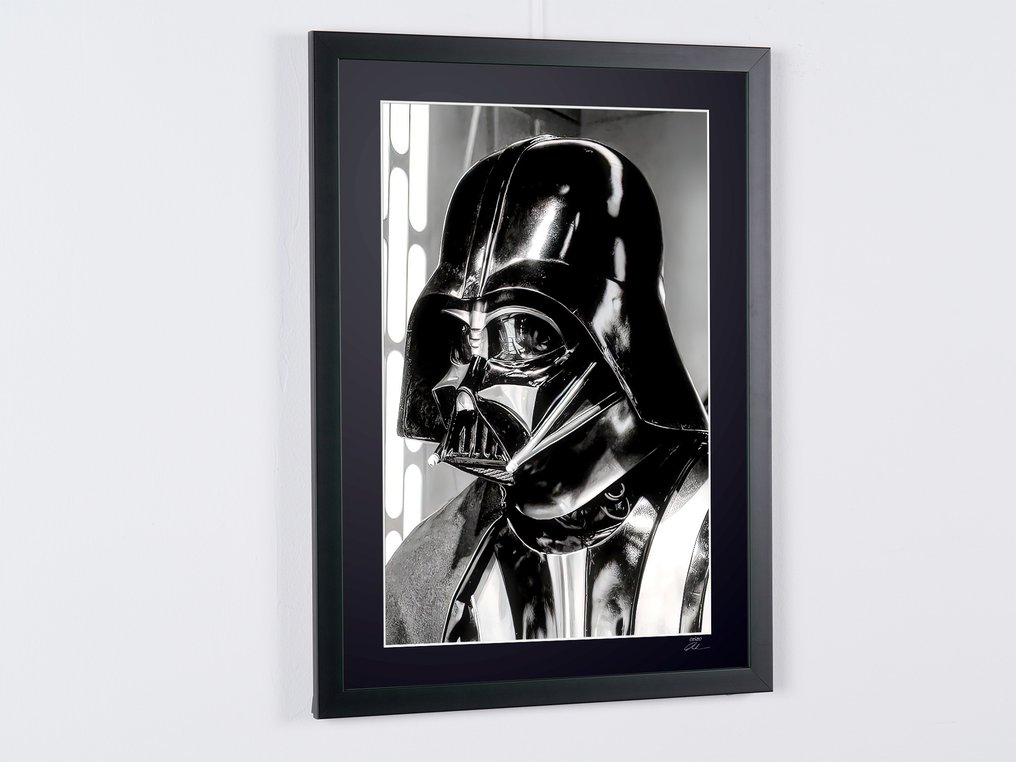 Star Wars, Darth Vader (David Prowse) - Fine Art Photography - Luxury Wooden Framed 70X50 cm - Limited Edition Nr 02 of 30 - Serial ID 20084 - Original Certificate (COA), Hologram - 100% New. Shipping Reduction from 3 items #4.3