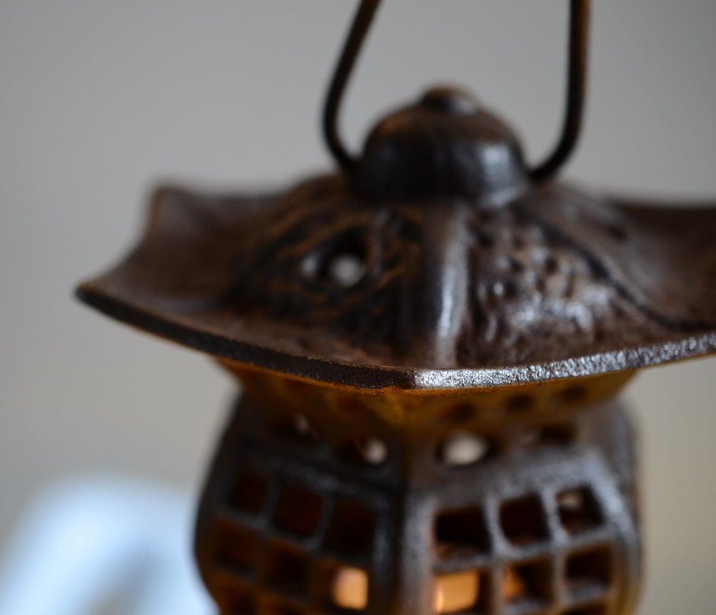 Suitsukepoltin - rautainen elegantti kynttelikkölyhty suitsukkeenpolttaja 1980-2000 #3.2