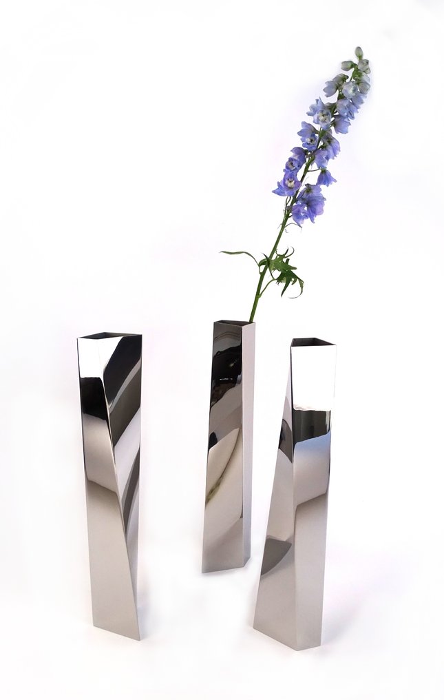 Alessi Zaha Hadid Vase (3) Crevasse 18/10 Stainless steel
