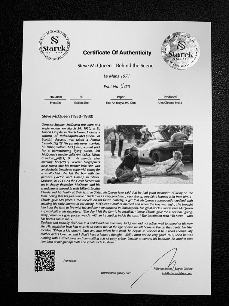 Le Mans (1971) - Steve McQueen, on set between takes - Fine Art Photography - Luxury Wooden Framed 70X50 cm - Limited Edition Nr 02 of 30 - Serial ID 17293 - Original Certificate (COA), Hologram - 100% New. Shipping Reduction from 3 items #1.0