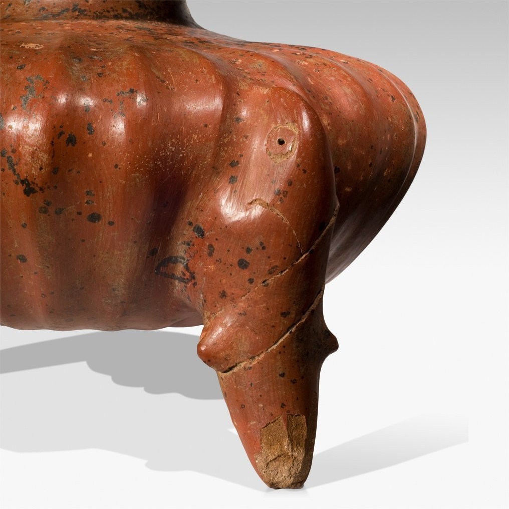 Colima, Messico, Terracotta Treppiede a forma di zucca o vaso con piedi a forma di uccello. 200 a.C. - 200 d.C. 34 cm D. #2.1