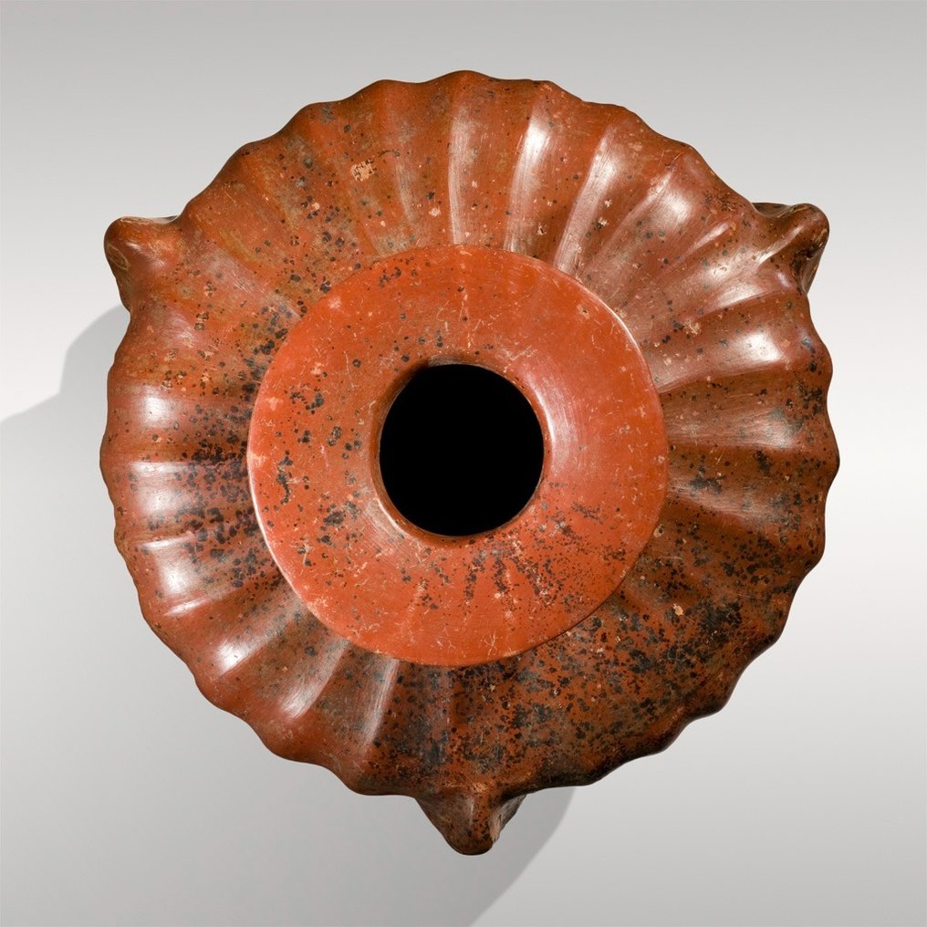 Colima, Messico, Terracotta Treppiede a forma di zucca o vaso con piedi a forma di uccello. 200 a.C. - 200 d.C. 34 cm D. #1.2