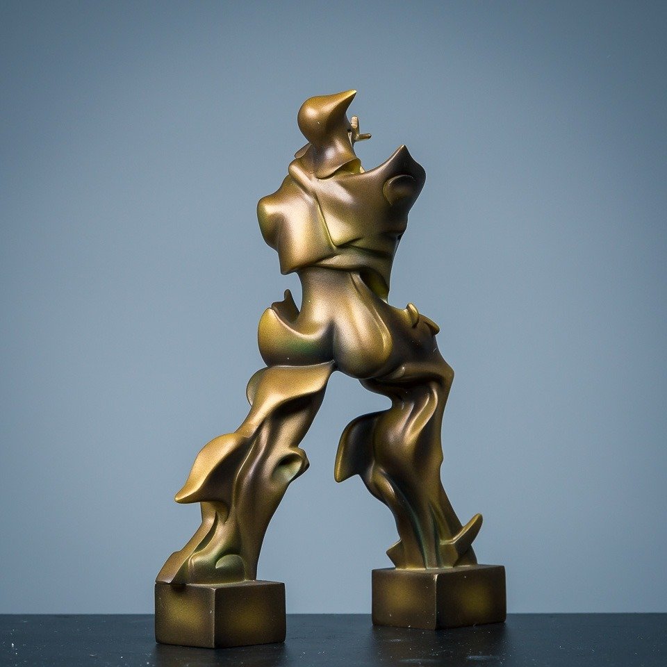 Statuetta - Futuristic man (naar Umberto Boccioni ( 1882-1916) - polystone #2.1