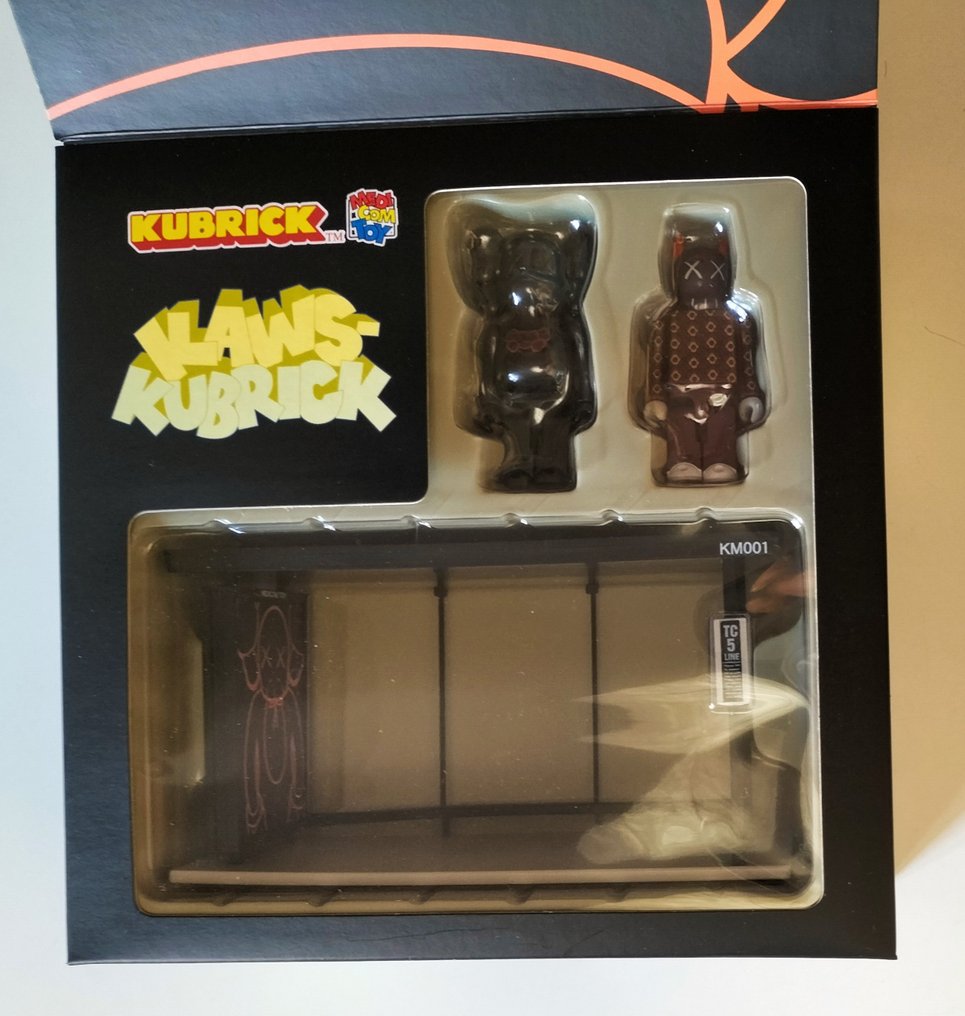 Kaws (1974) - KAWS Kubrick - Bus Stop Suite 1 - Medicom Toy #4.3