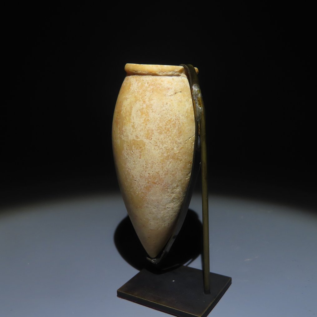 Forntida Egypten härdad kalcit. Koniform kärl eller burk. Mellersta kungariket 2150 - 1790 f.Kr. 7 cm H. #2.1