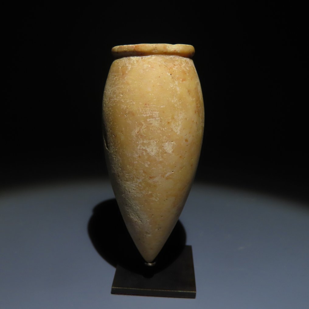 Muinainen Egypti kovettunut kalsiitti. Yhdenmukainen astia tai purkki. Keski-valtakunta 2150 - 1790 eaa. 7 cm H. #1.2