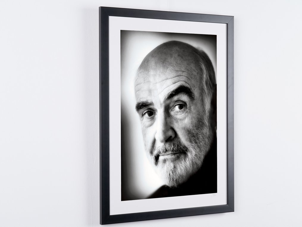 Sir Sean Connery - Legend - Fine Art Photography - Luxury Wooden Framed 70X50 cm - Limited Edition Nr 02 of 50 - Serial ID 16696 - Original Certificate (COA), Hologram - 100% New. Shipping Reduction from 3 items #3.2