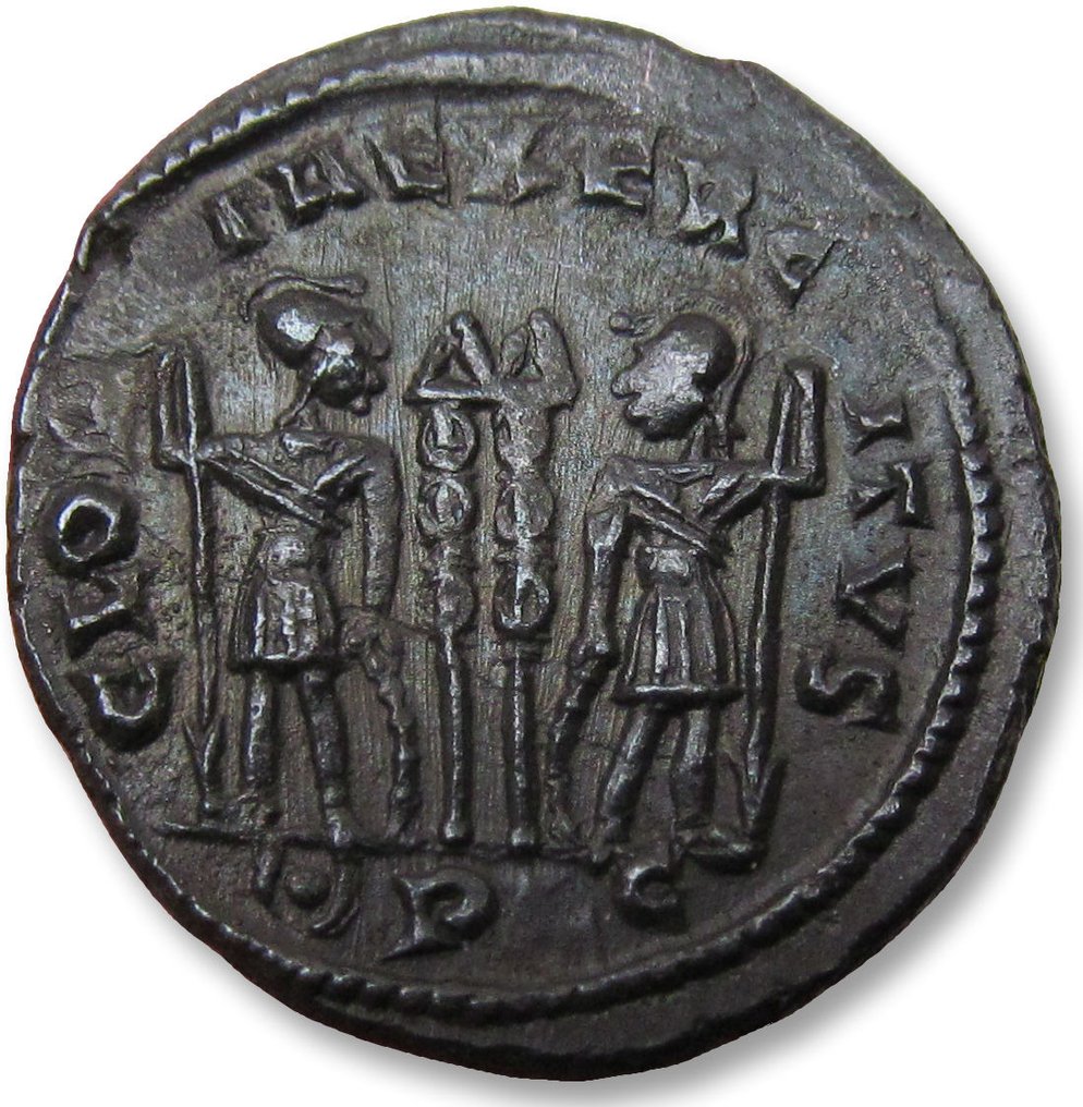 Romerska riket. Constantius II as Caesar under Constantine I (AD 324-337). Follis Lugdunum (Lyon) mint 330-332 A.D. - (pellet in crescent) + mintmark PLG - #1.2