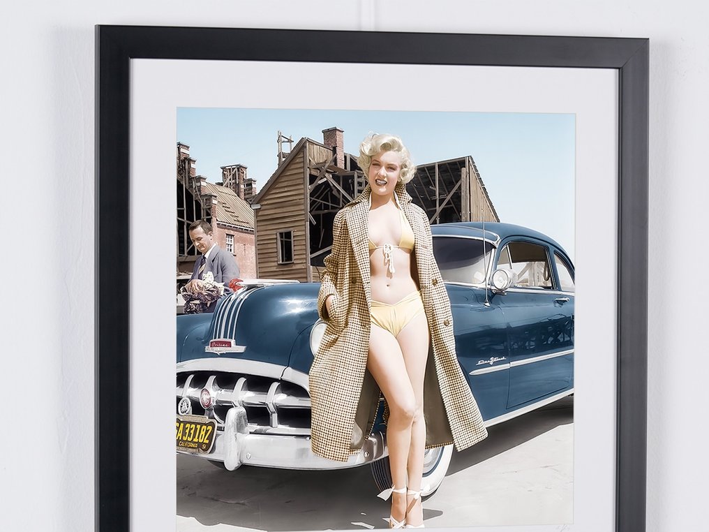 Marilyn Monroe with a 1950 Pontiac - Fine Art Photography - Luxury Wooden Frame 70X50 cm - Limited Edition 03 of 50 - Serial 16664 - Original Certificate (COA), Hologram - 100% New. Shipping Reduction from 3 items #4.3