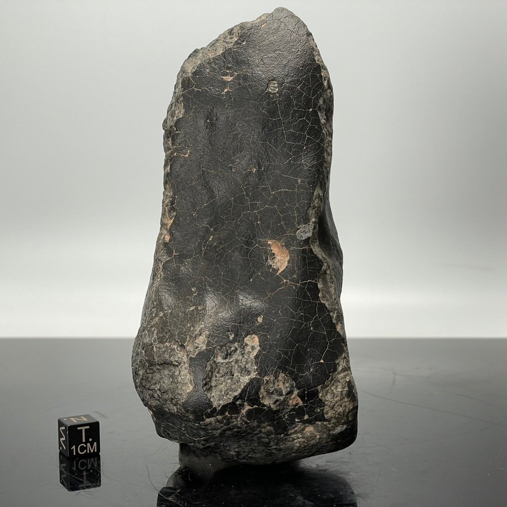 Eucrite din asteroidul VESTA, NWA 13940, cu crustă de contracție, buze rulante și regmaglyphs - 530 g #1.1