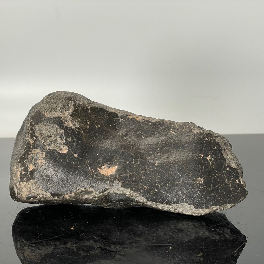 Eucrite din asteroidul VESTA, NWA 13940, cu crustă de contracție, buze rulante și regmaglyphs - 530 g #1.2
