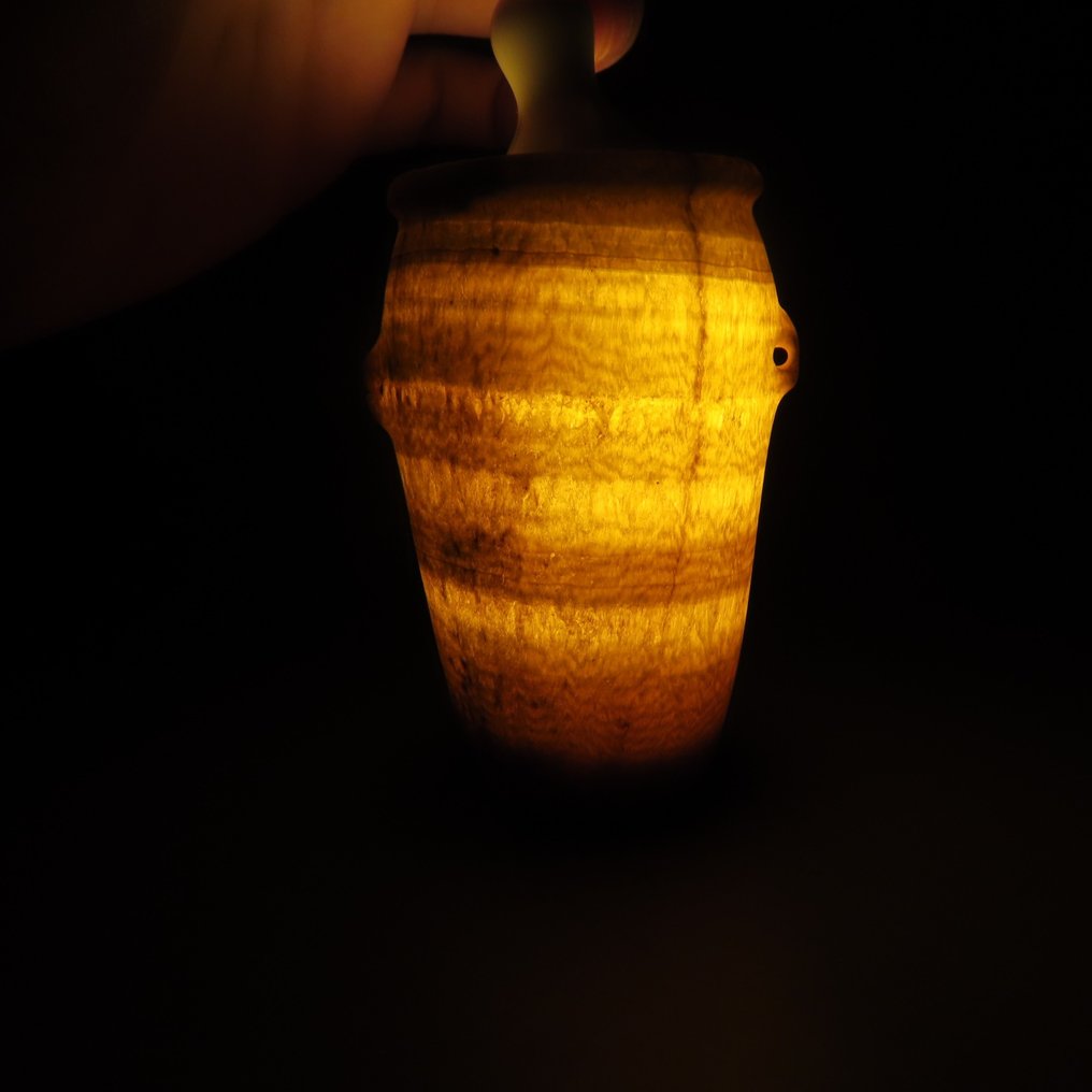 Ókori egyiptomi Alabástrom Két fogantyús üvegedény. Predinasztikus – vékonyka korszak. 9,5 cm H. Spanyol exportengedély. #1.2