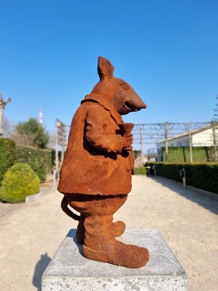 Figurine - Rat with Drink - Iron #4.3