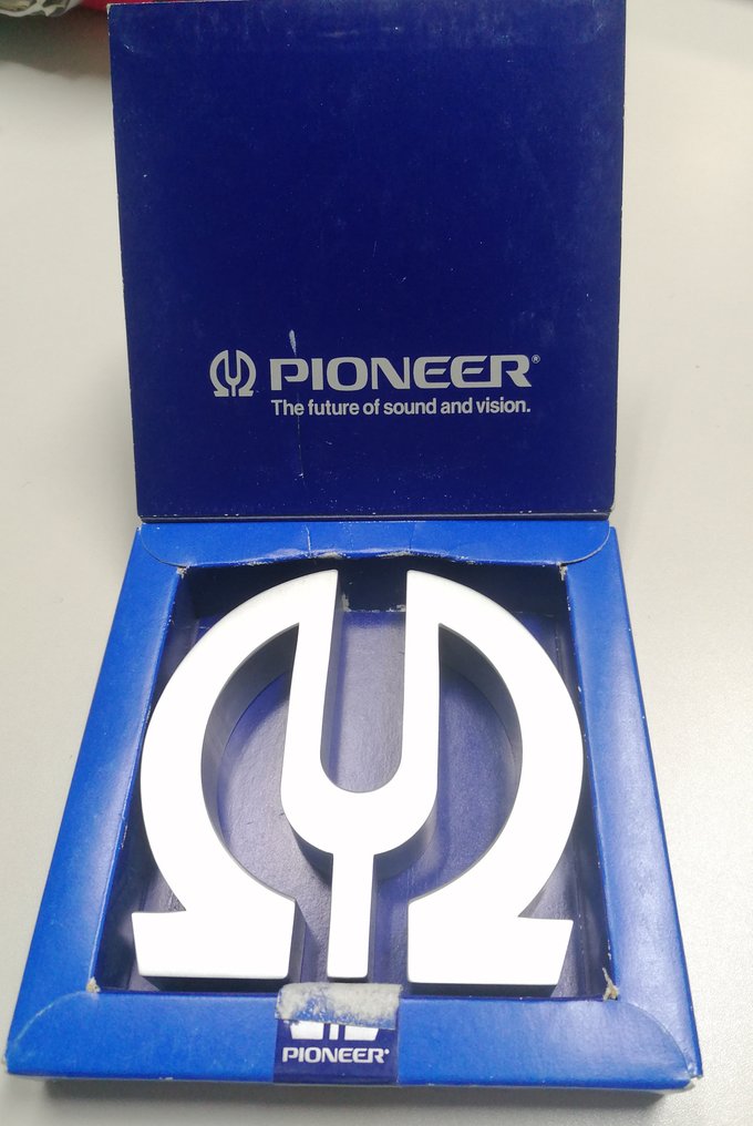 Pioneer - 雕塑, ANAGRAMA - 10 cm - 铝 #1.0
