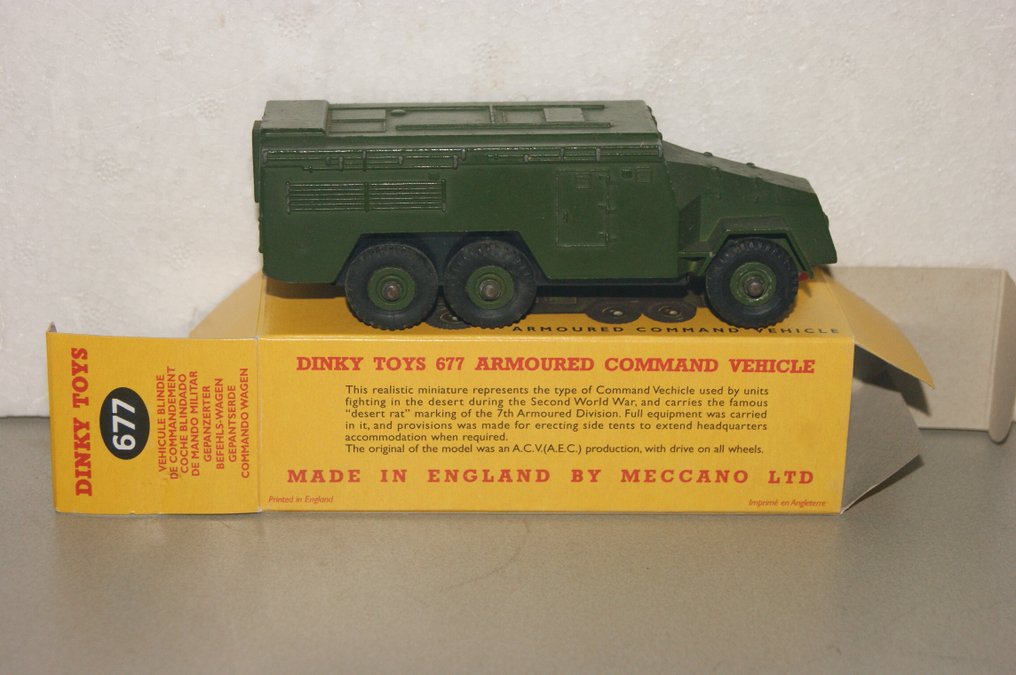 Dinky Toys - Modeller af militærkøretøj - First Issue British Army "A.E.C." Armoured Command Vehicle no.677 - 1955 - I den originale Første Udgave 'Gul' Billedkasse #4.3